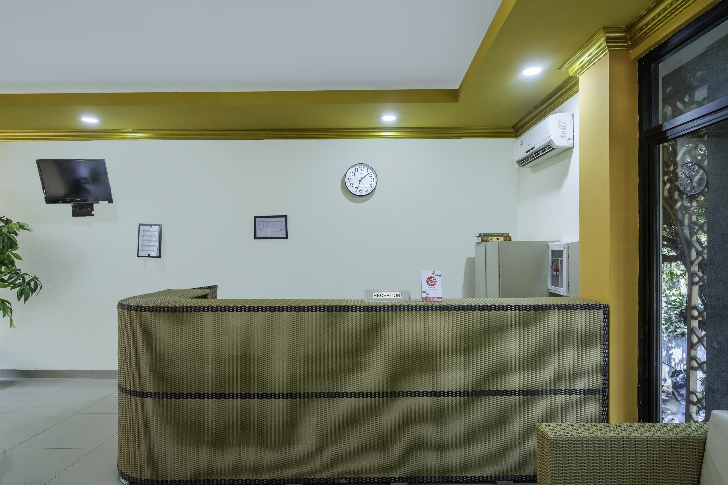 Oyo 2132 Pondok Avicenna Cirebon Bagian luar foto