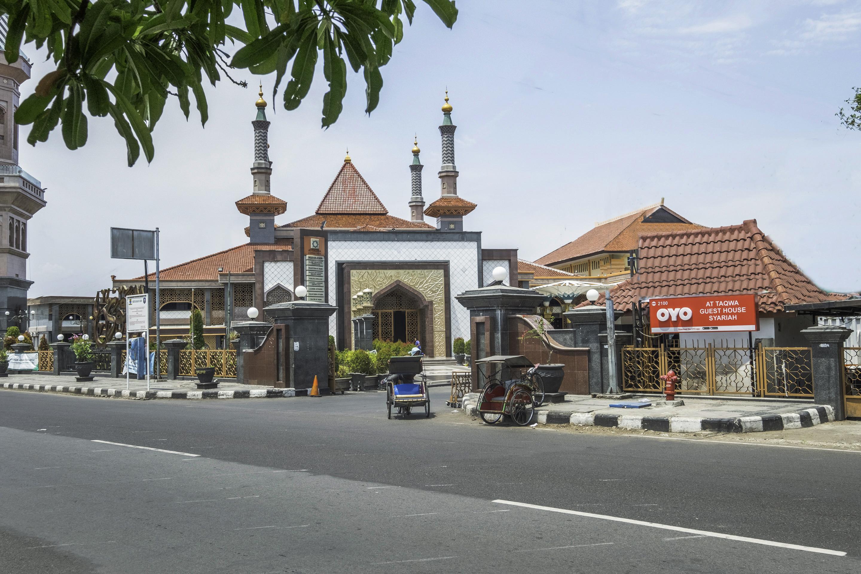 Oyo 2132 Pondok Avicenna Cirebon Bagian luar foto