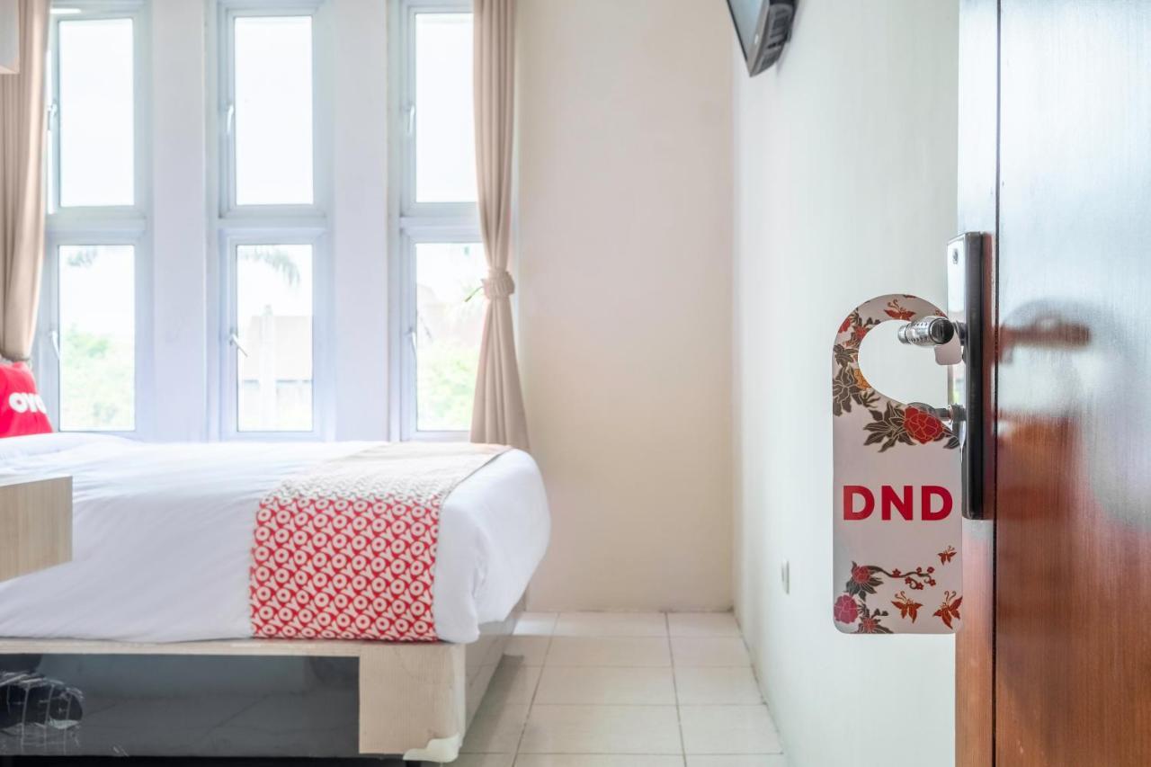 Oyo 2132 Pondok Avicenna Cirebon Bagian luar foto